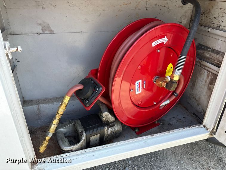 image for item EM6065 2006 Ford F350 Super Duty utility bed pickup truck