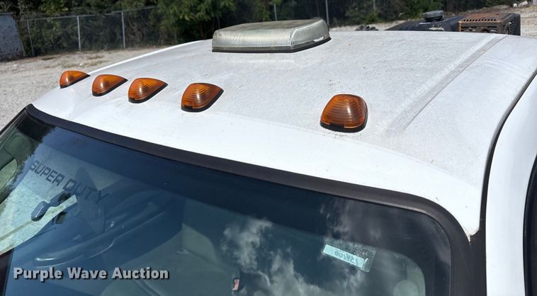 image for item EM6065 2006 Ford F350 Super Duty utility bed pickup truck