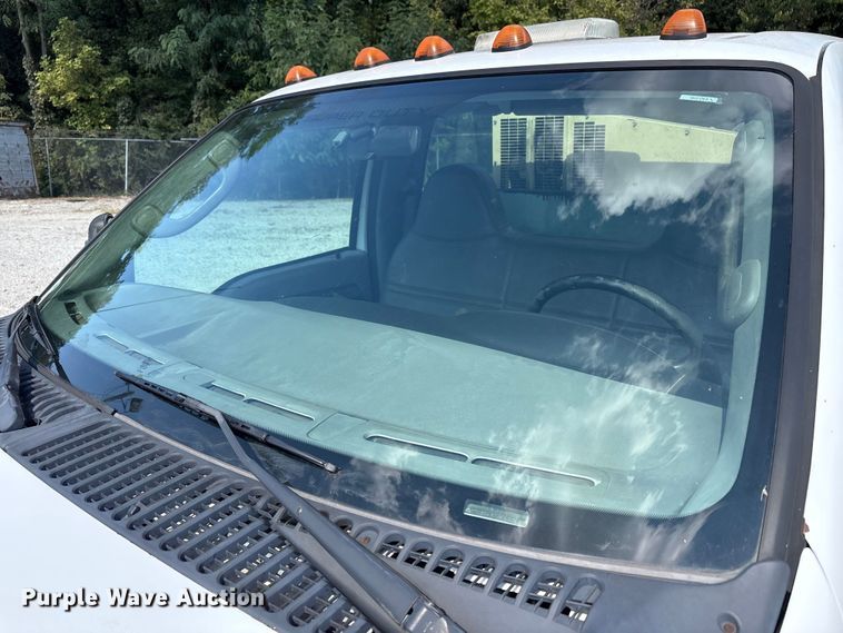 image for item EM6065 2006 Ford F350 Super Duty utility bed pickup truck