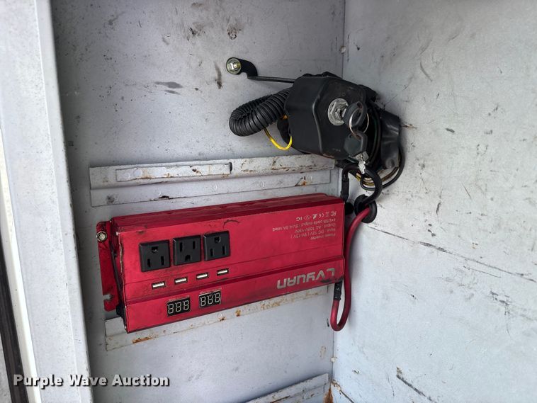 image for item EM6065 2006 Ford F350 Super Duty utility bed pickup truck