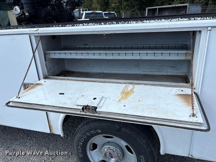 image for item EM6065 2006 Ford F350 Super Duty utility bed pickup truck