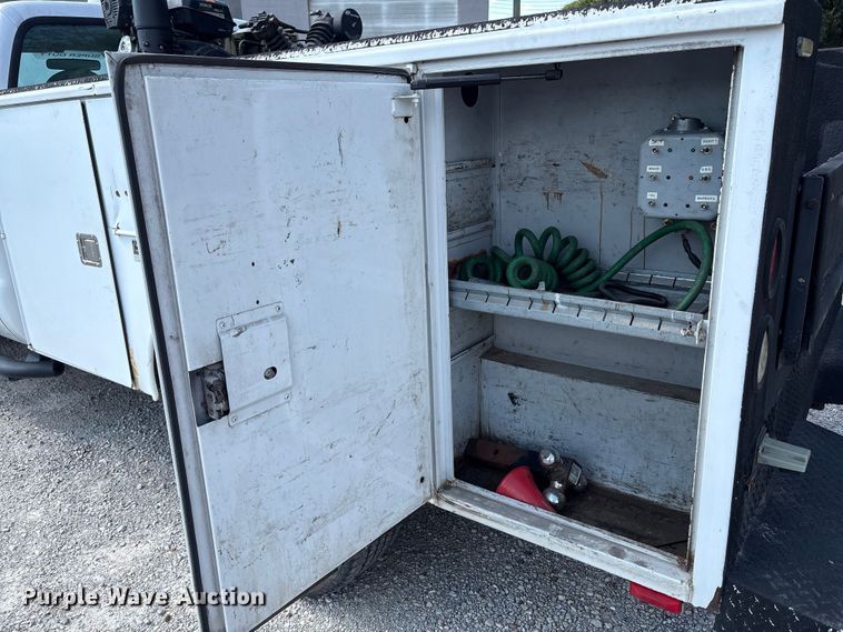 image for item EM6065 2006 Ford F350 Super Duty utility bed pickup truck