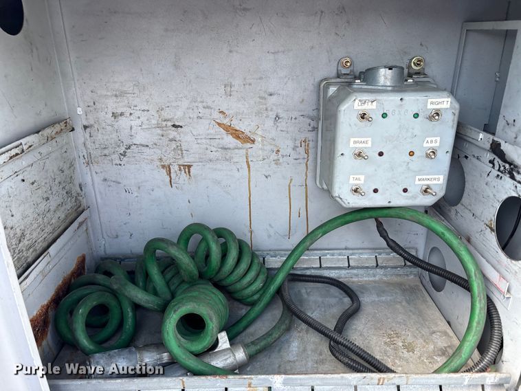 image for item EM6065 2006 Ford F350 Super Duty utility bed pickup truck