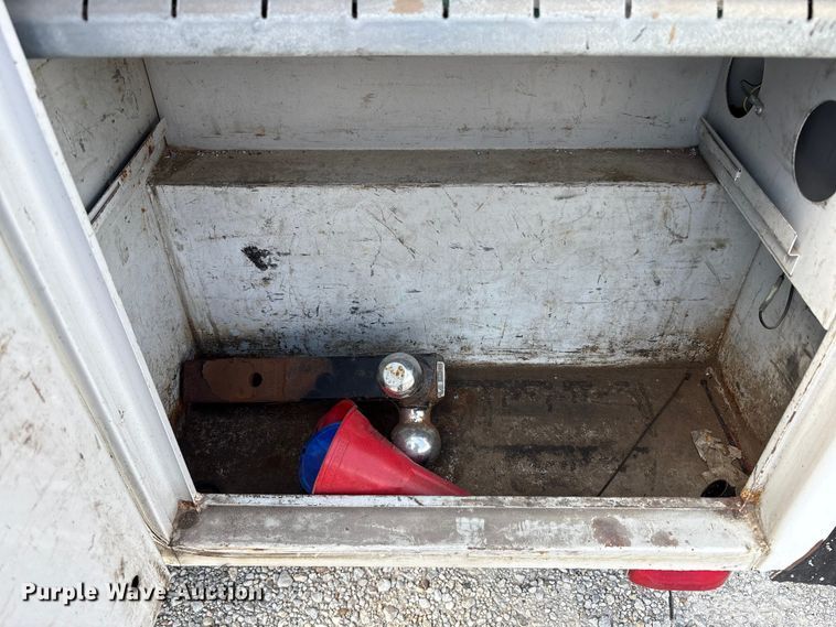 image for item EM6065 2006 Ford F350 Super Duty utility bed pickup truck