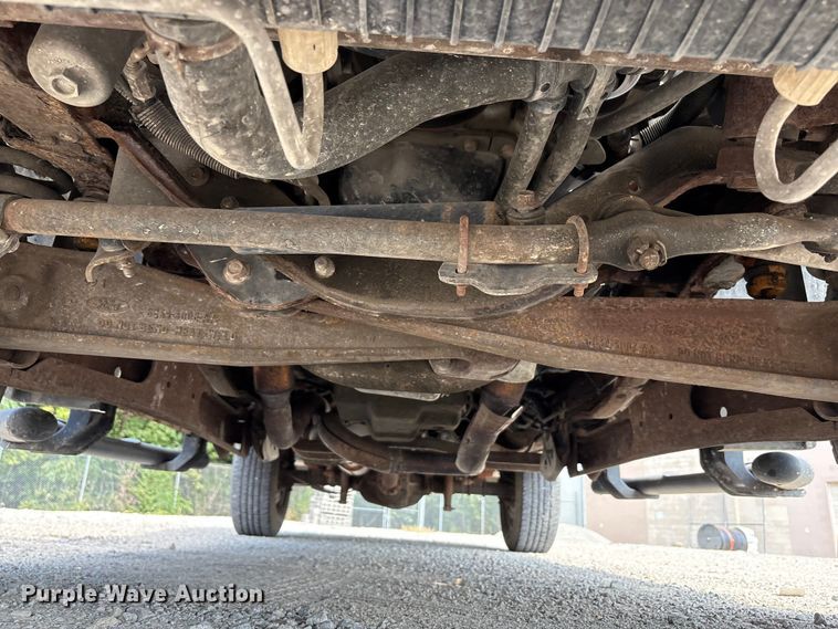 image for item EM6065 2006 Ford F350 Super Duty utility bed pickup truck