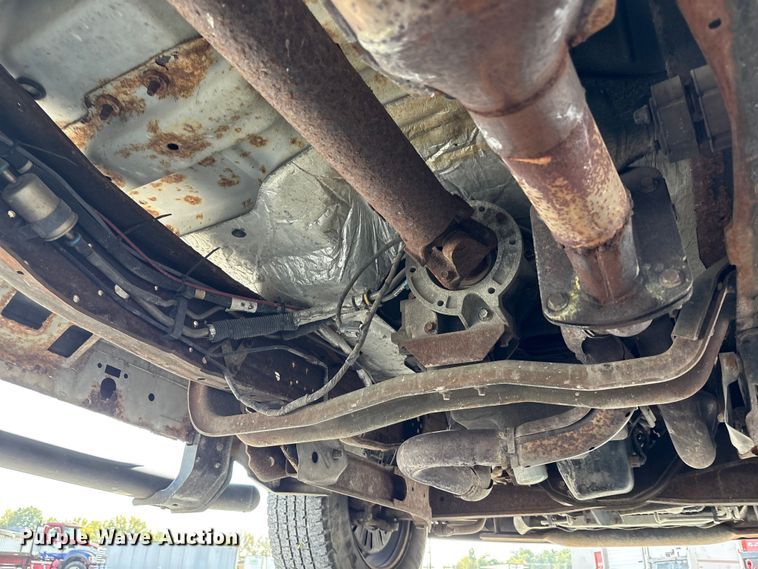 image for item EM6065 2006 Ford F350 Super Duty utility bed pickup truck