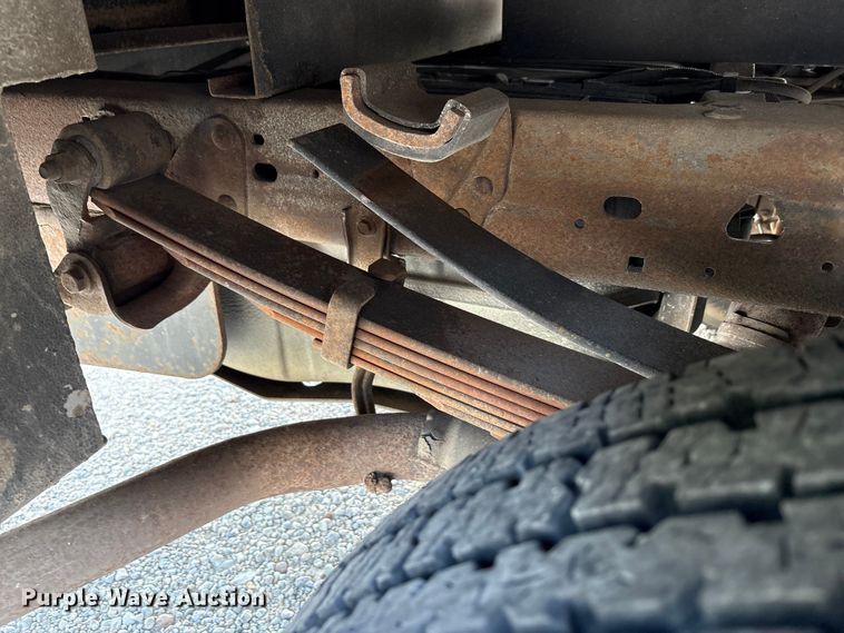 image for item EM6065 2006 Ford F350 Super Duty utility bed pickup truck