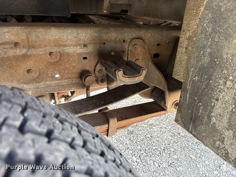 image for item EM6065 2006 Ford F350 Super Duty utility bed pickup truck