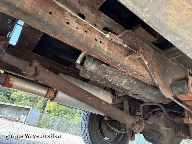 image for item EM6065 2006 Ford F350 Super Duty utility bed pickup truck