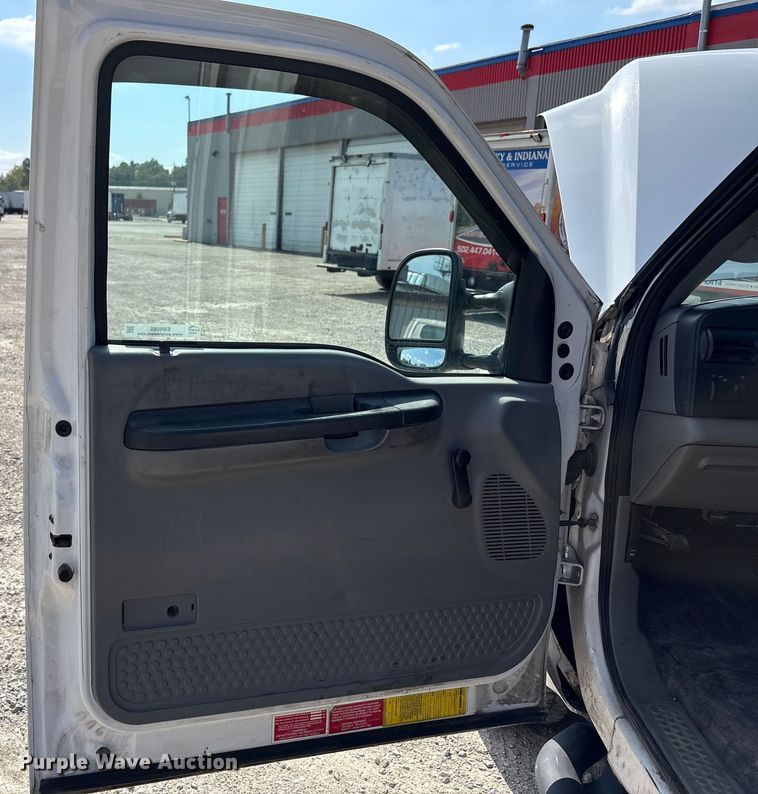 image for item EM6065 2006 Ford F350 Super Duty utility bed pickup truck