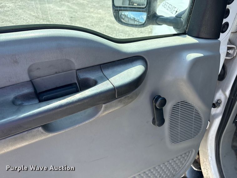 image for item EM6065 2006 Ford F350 Super Duty utility bed pickup truck