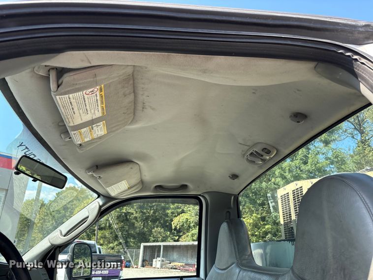 image for item EM6065 2006 Ford F350 Super Duty utility bed pickup truck