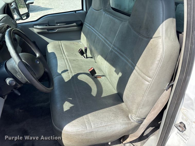 image for item EM6065 2006 Ford F350 Super Duty utility bed pickup truck