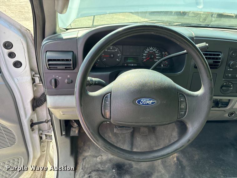 image for item EM6065 2006 Ford F350 Super Duty utility bed pickup truck