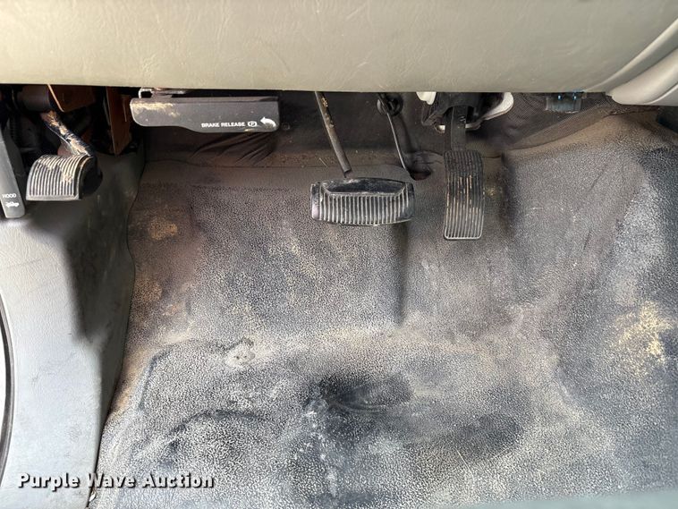 image for item EM6065 2006 Ford F350 Super Duty utility bed pickup truck