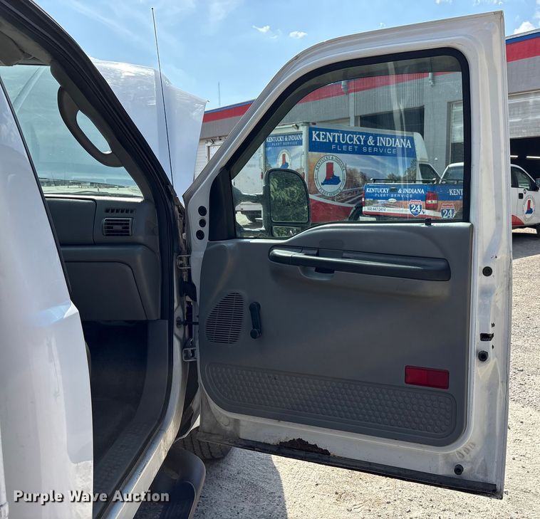 image for item EM6065 2006 Ford F350 Super Duty utility bed pickup truck