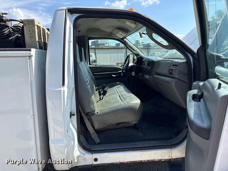 image for item EM6065 2006 Ford F350 Super Duty utility bed pickup truck