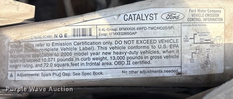 image for item EM6065 2006 Ford F350 Super Duty utility bed pickup truck