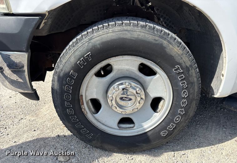 image for item EM6065 2006 Ford F350 Super Duty utility bed pickup truck