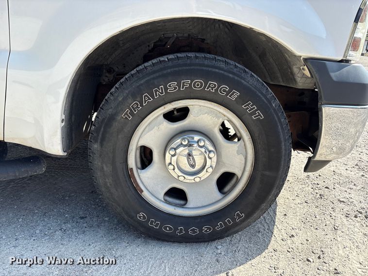 image for item EM6065 2006 Ford F350 Super Duty utility bed pickup truck