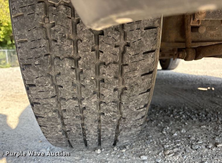 image for item EM6065 2006 Ford F350 Super Duty utility bed pickup truck