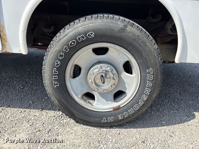 image for item EM6065 2006 Ford F350 Super Duty utility bed pickup truck