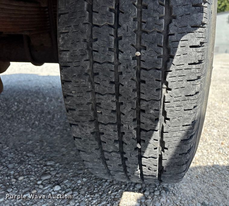 image for item EM6065 2006 Ford F350 Super Duty utility bed pickup truck