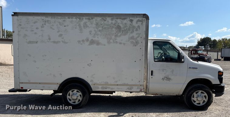 image for item EM6066 2008 Ford E350 Super Duty box truck