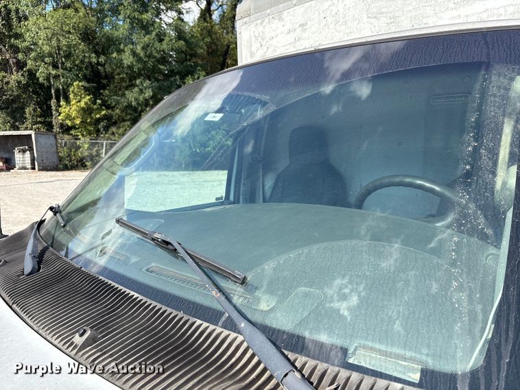 image for item EM6066 2008 Ford E350 Super Duty box truck