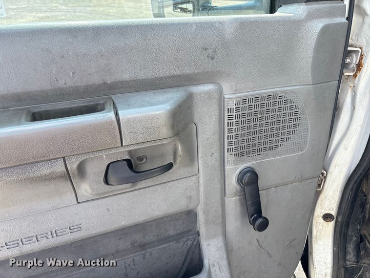 image for item EM6066 2008 Ford E350 Super Duty box truck