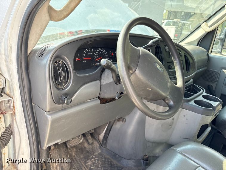 image for item EM6066 2008 Ford E350 Super Duty box truck