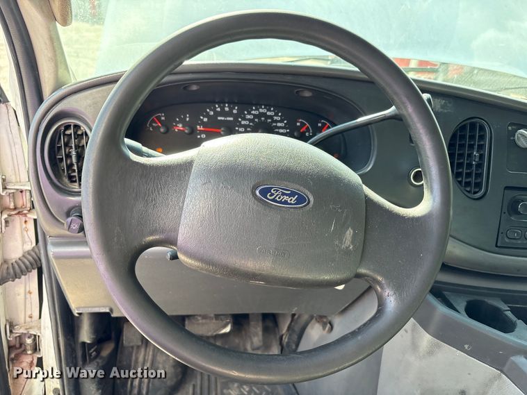 image for item EM6066 2008 Ford E350 Super Duty box truck