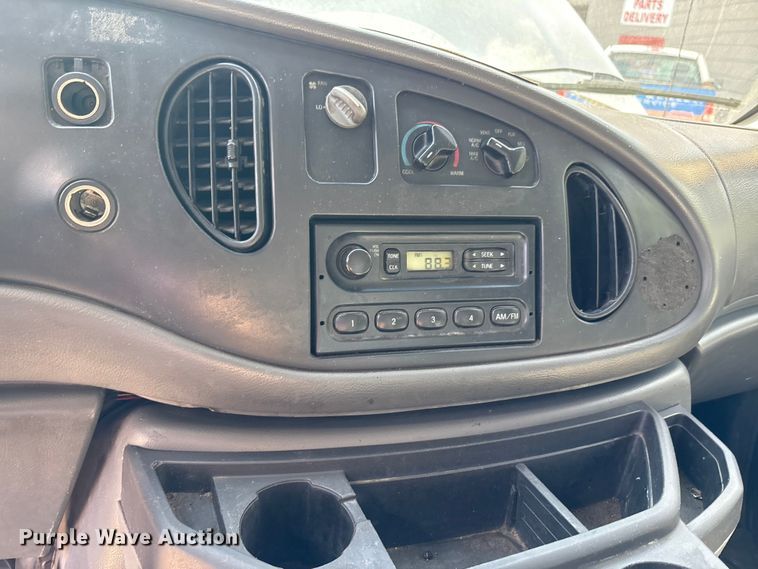 image for item EM6066 2008 Ford E350 Super Duty box truck