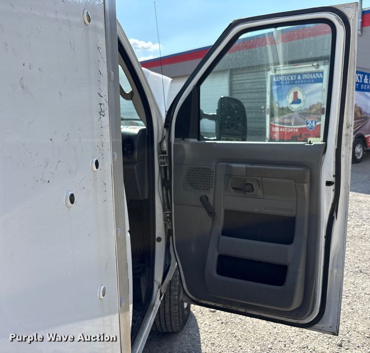 image for item EM6066 2008 Ford E350 Super Duty box truck