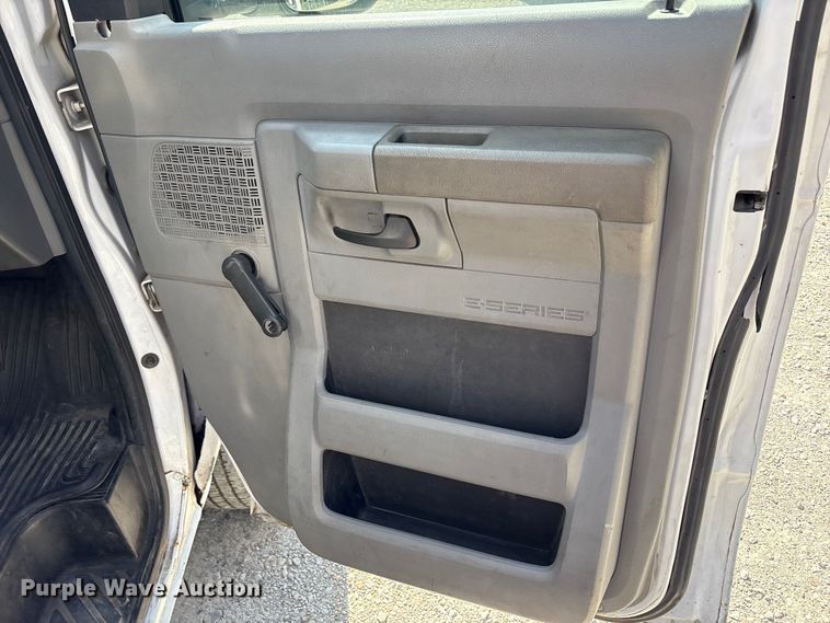 image for item EM6066 2008 Ford E350 Super Duty box truck