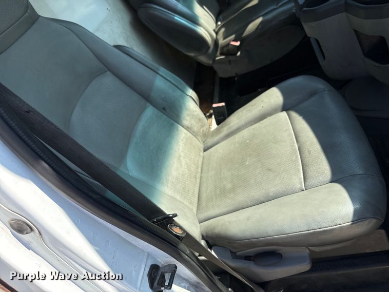 image for item EM6066 2008 Ford E350 Super Duty box truck