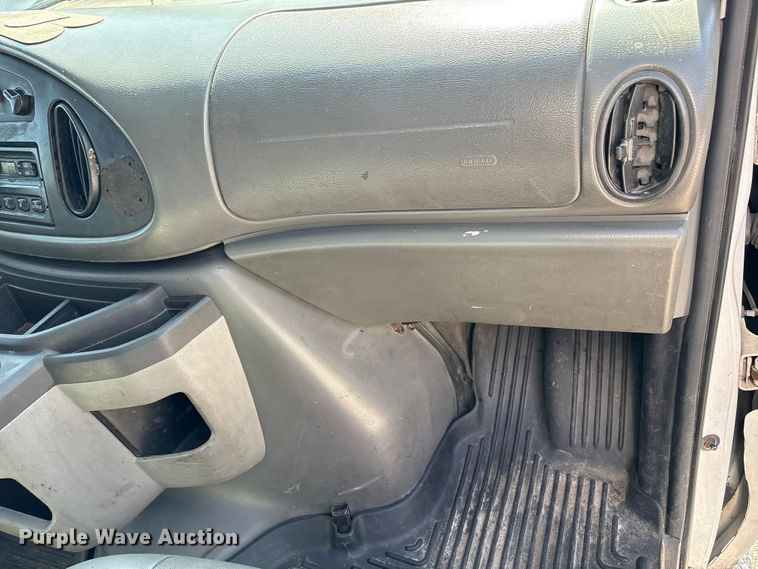 image for item EM6066 2008 Ford E350 Super Duty box truck