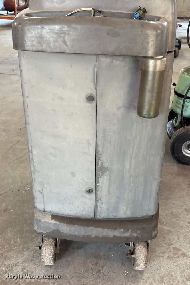 image for item EM6078 (2) Robinair refrigerant recovery recycling units