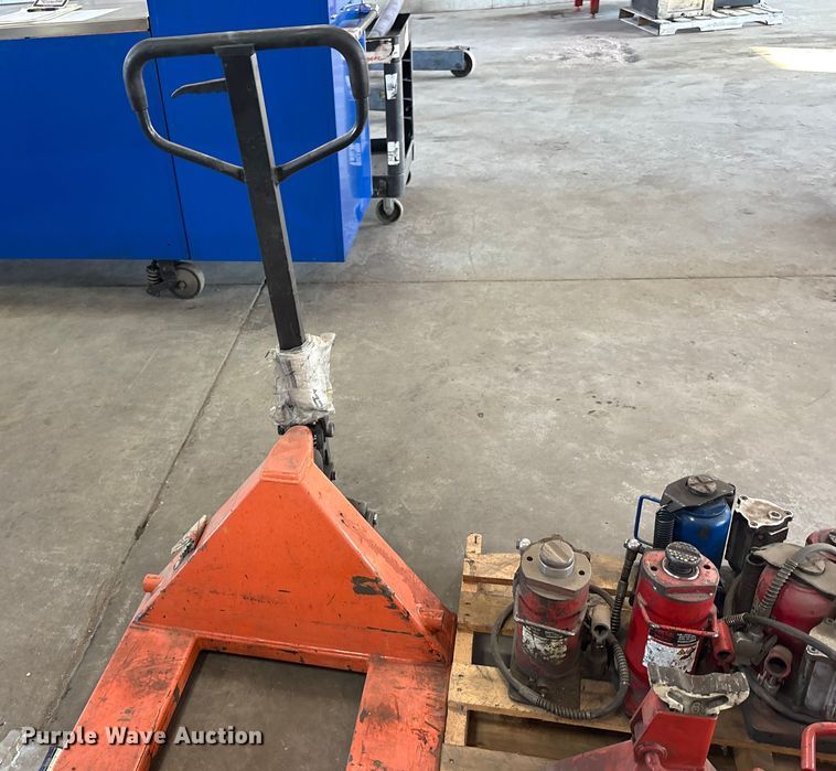 image for item EM6083 Tools