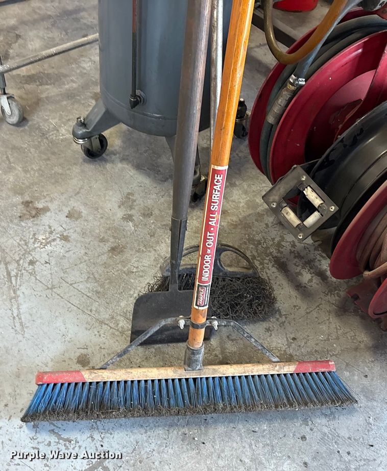 image for item EM6084 Tools