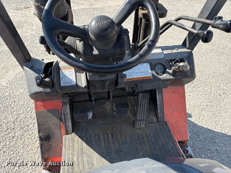 image for item EM6089 2003 Toyota 7FGCU20 forklift