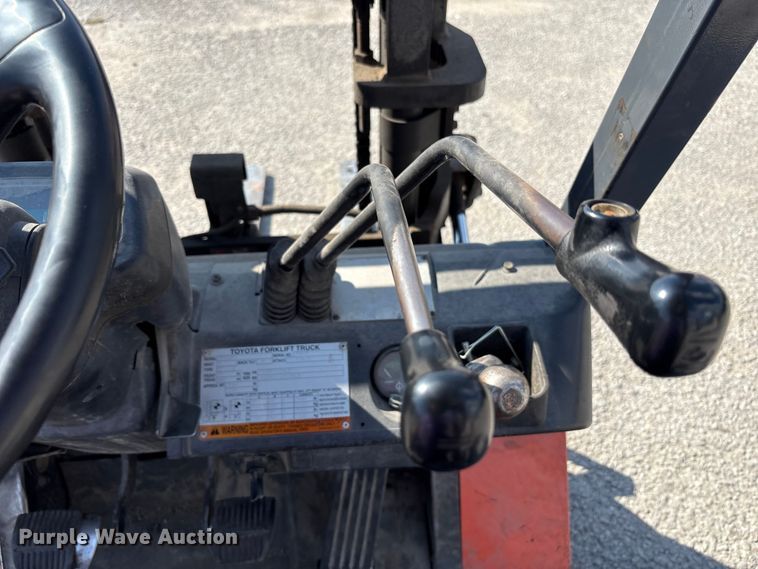 image for item EM6089 2003 Toyota 7FGCU20 forklift