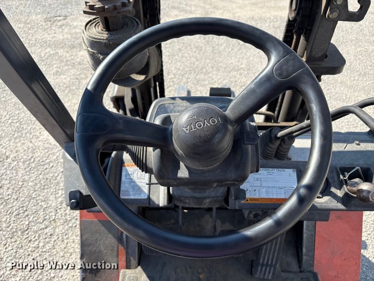 image for item EM6089 2003 Toyota 7FGCU20 forklift