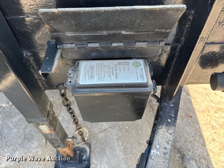 image for item EM8154 2006 Buck equipment trailer