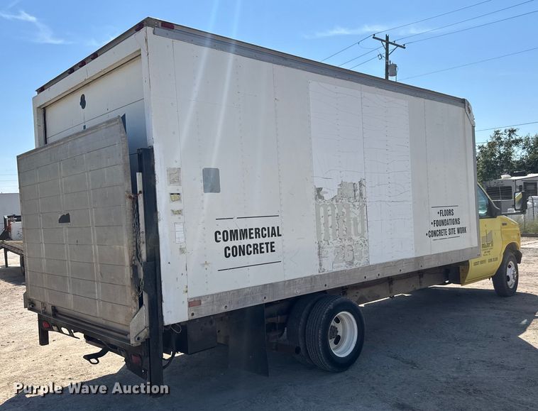 image for item EM8158 1998 Ford E350 box truck