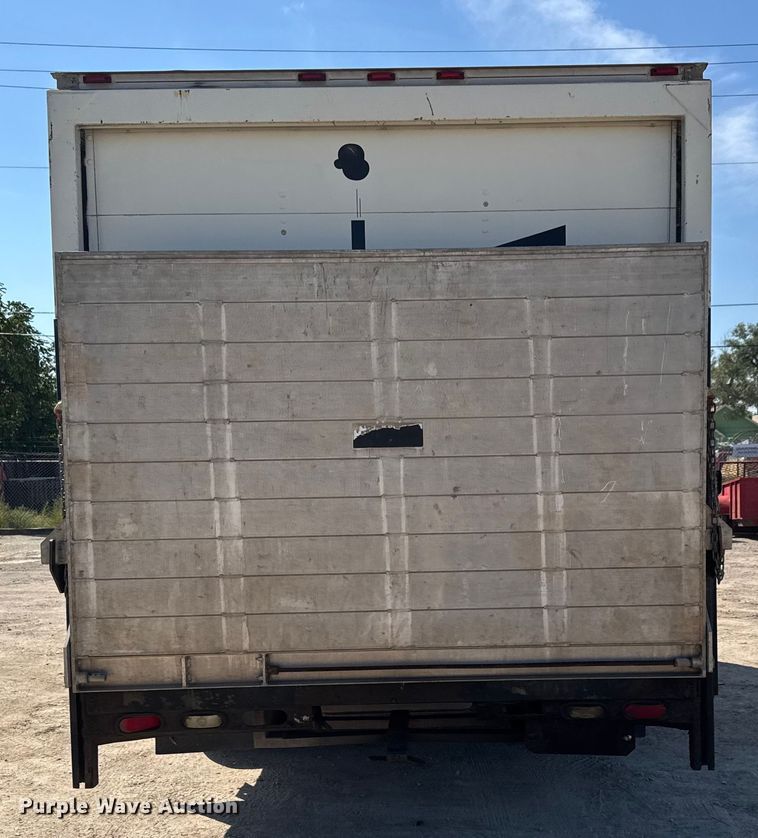 image for item EM8158 1998 Ford E350 box truck