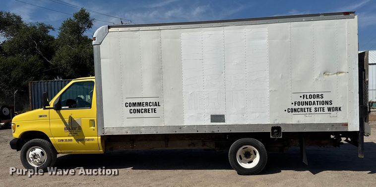 image for item EM8158 1998 Ford E350 box truck