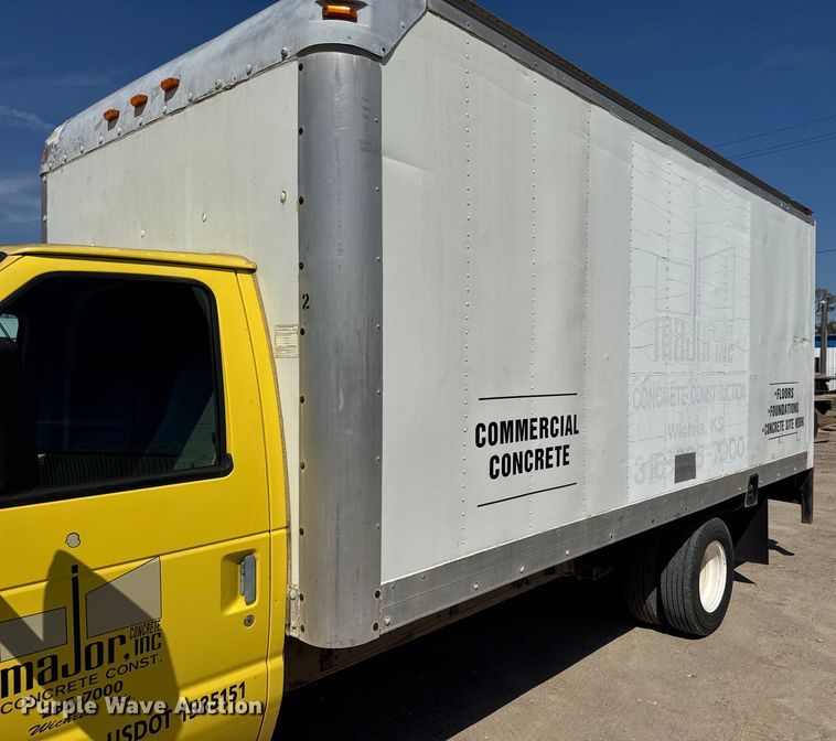 image for item EM8158 1998 Ford E350 box truck