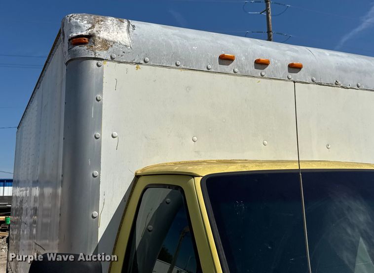image for item EM8158 1998 Ford E350 box truck