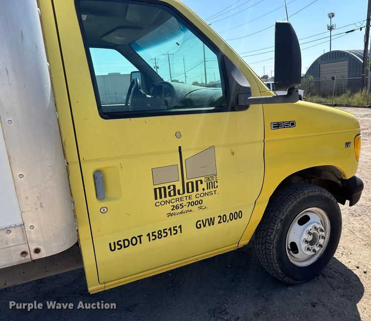 image for item EM8158 1998 Ford E350 box truck